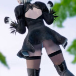 2B shaking her butt (Fully Clothed)