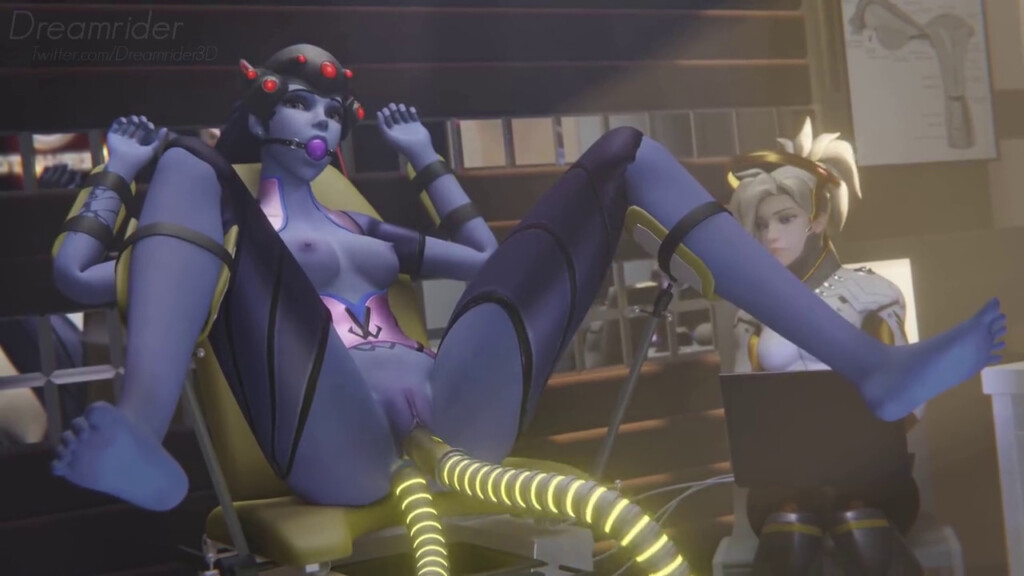 Widowmaker double penetrated by Mercy toy