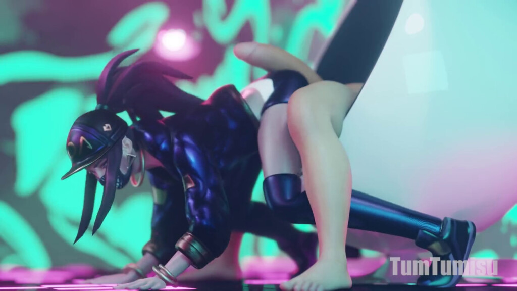 Akali moving her butt