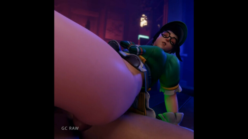 Mei riding a customer