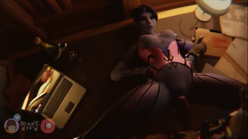 Grinding Widowmaker's pussy