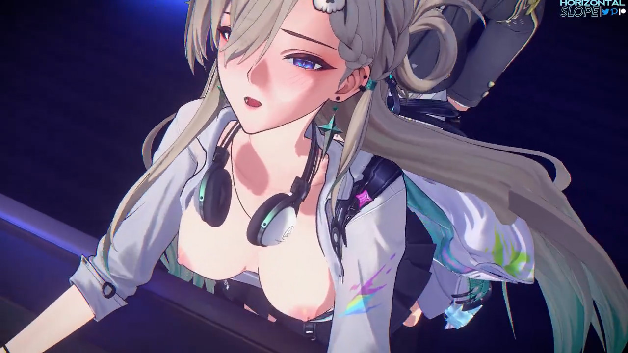 Interupting Lynae in the arcade
